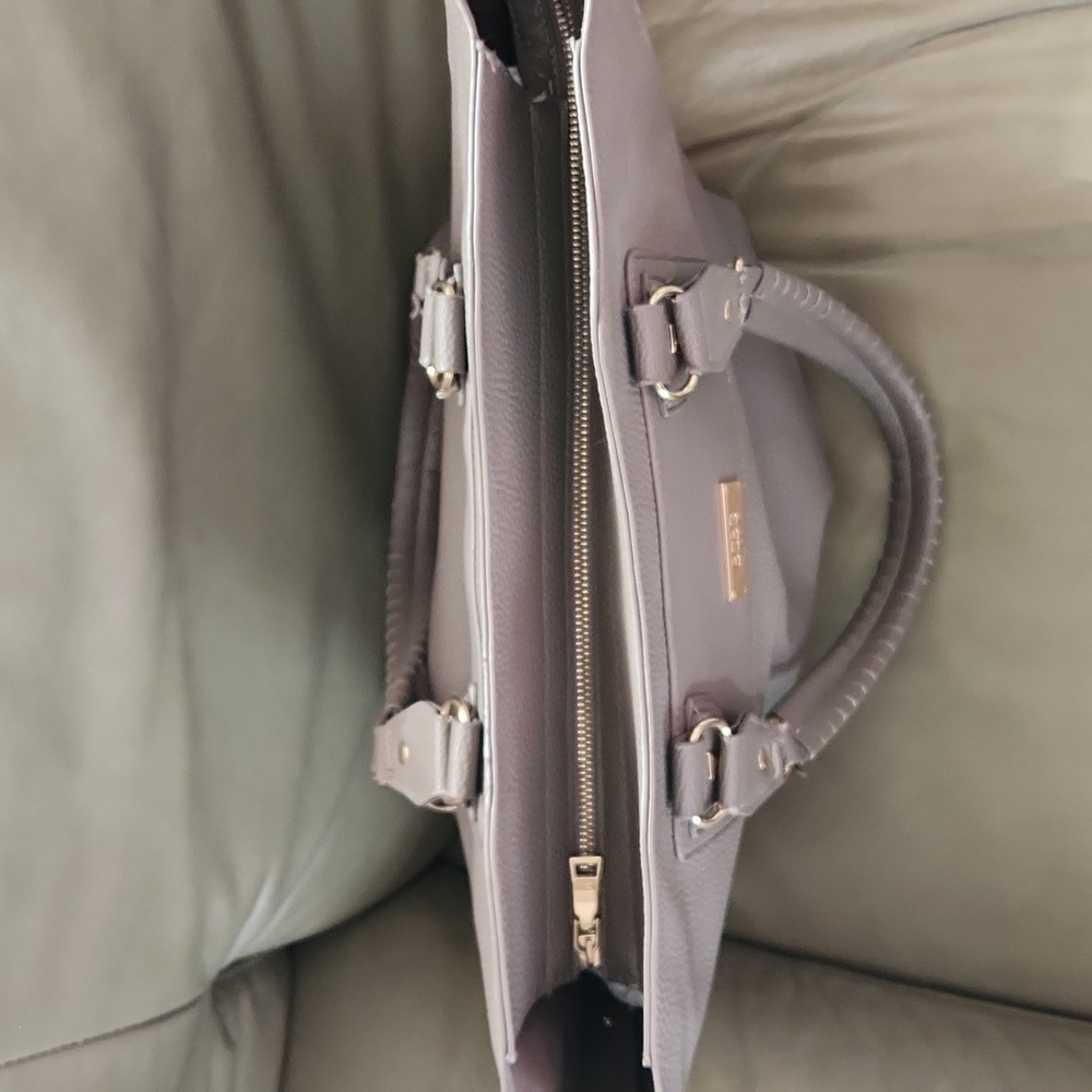 BCBG TOTE BAG - Picture 5 of 5